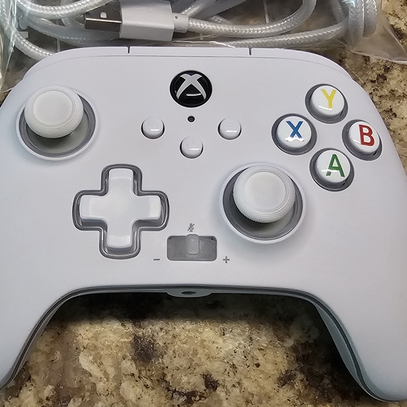 Xbox wired controller - Picture 3 of 6